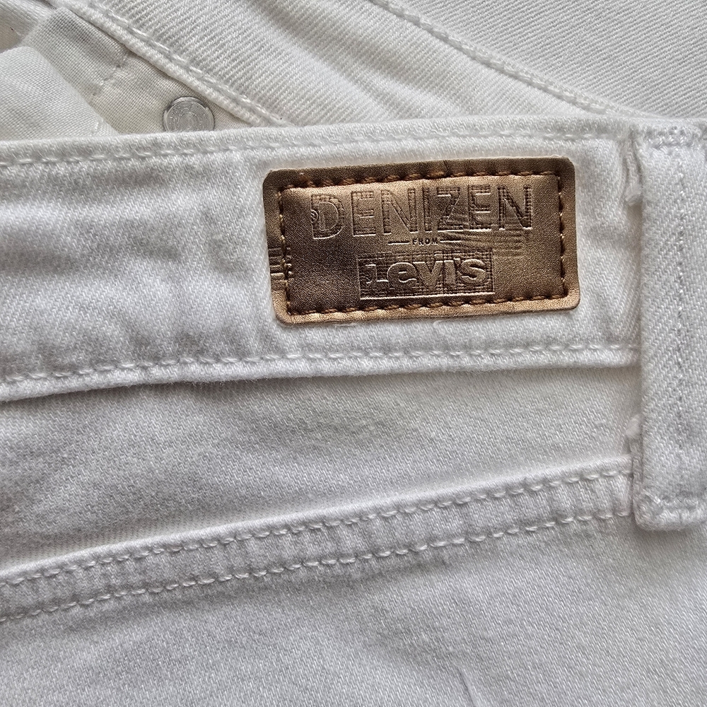 Denizen from Levi's Women's Modern Crop Jeans - Picture 5 of 9